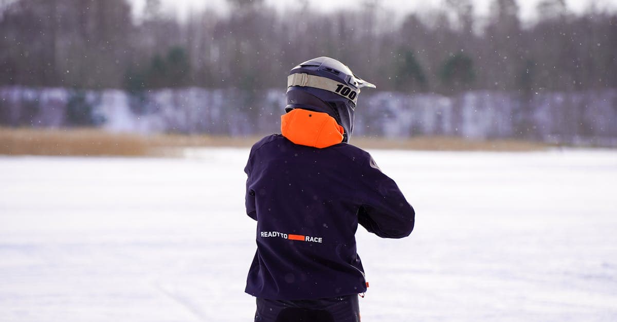 Latvijas jaunais nacionālais sports: konkurētspējīga bedrīšu izvairīšanās gūst milzīgu popularitāti