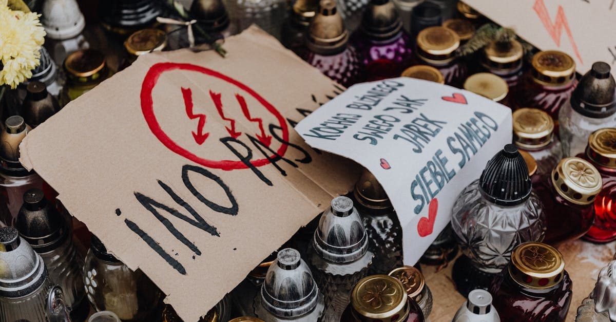 Рига вводит Обязательный День Шляп для борьбы с сезонной депрессией