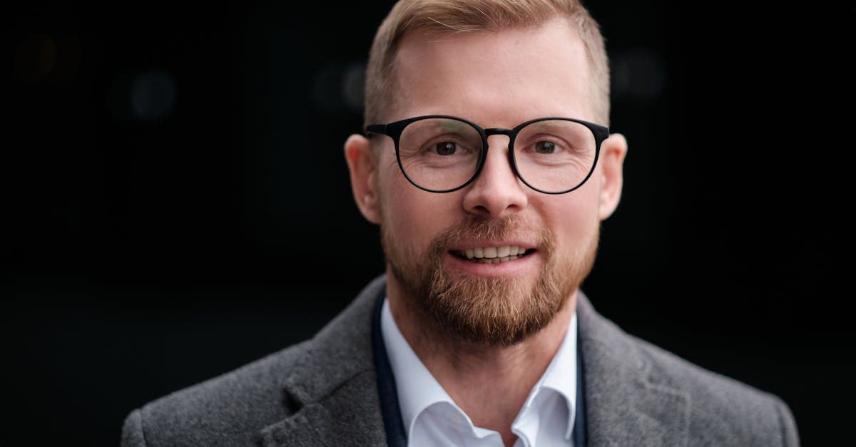 Мэр Риги объявляет амбициозный план по снижению трафика, выдавая всем жителям лицензии на лошадей